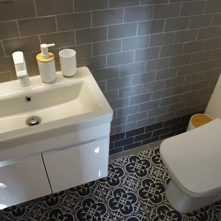 Hiska Na Skalci, The House On The Rock Znojile pri Krki