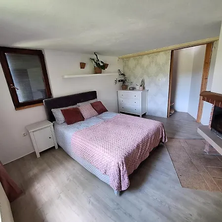 Hiska Na Skalci, The House On The Rock 度假居 Znojile pri Krki