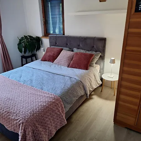 Nyaraló Hiska Na Skalci, The House On The Rock *