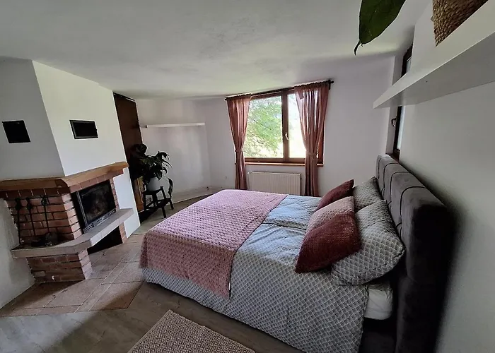 Hiska Na Skalci, The House On The Rock 別荘 Znojile pri Krki